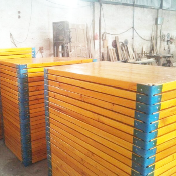 Phản gỗ mầm non.